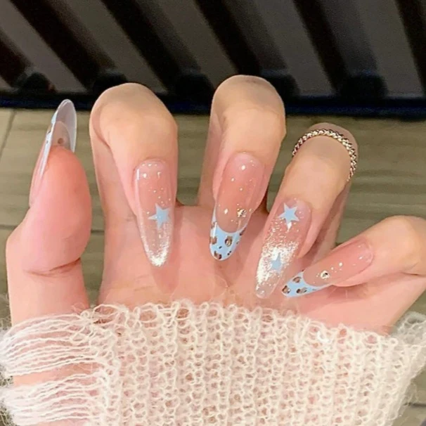 Künstlerische geometrische Nagelkunst Verbesserungen Karnz