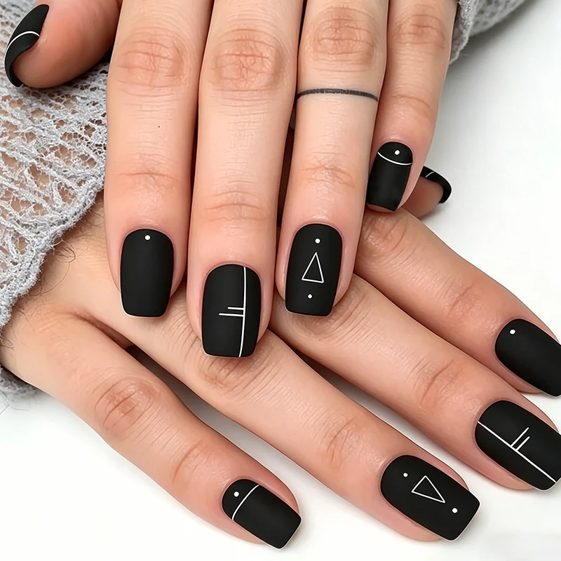 Künstlerisches geometrisches Nageldesign Karnz