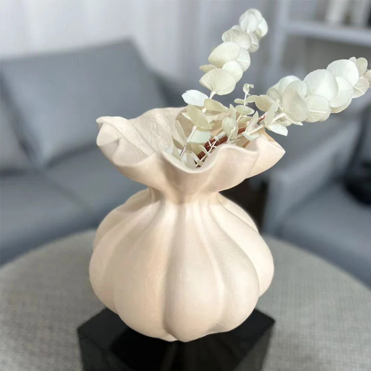 Künstlerische Blumenvase