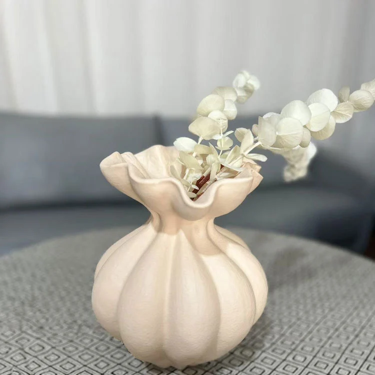 Künstlerische Blumenvase