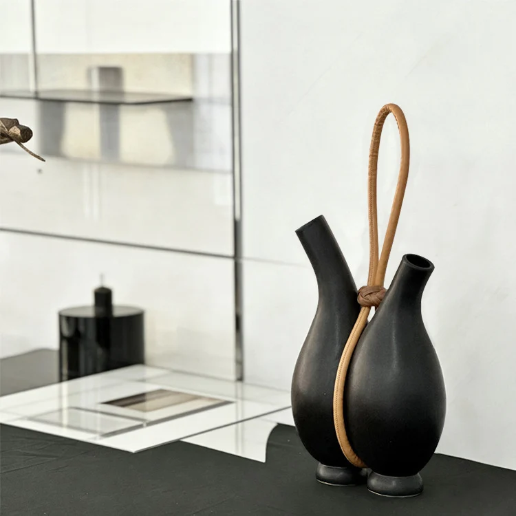 Künstlerische Doppelauslauf Dekorative Vase