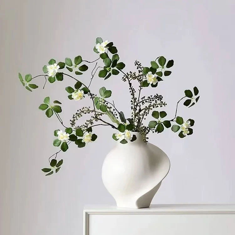 Künstlerische kurvenförmige dekorative Vase