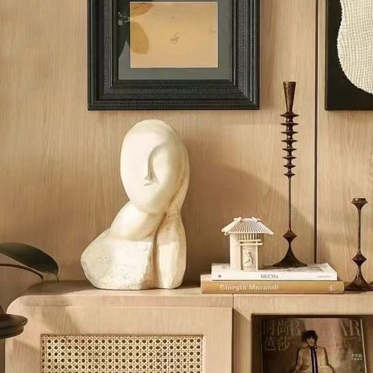 Künstlerische abstrakte figurative Skulptur