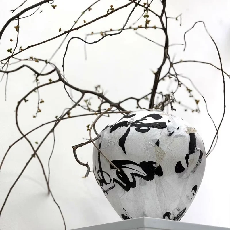 Zeitgenössische dekorative goldene Globusvase