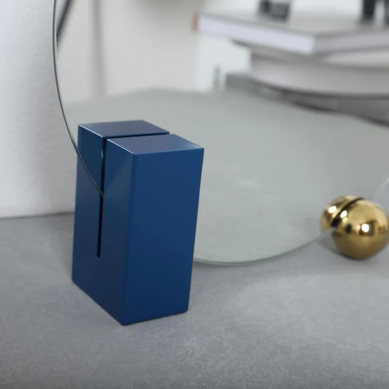 Geometrischer dekorativer Spiegelständer