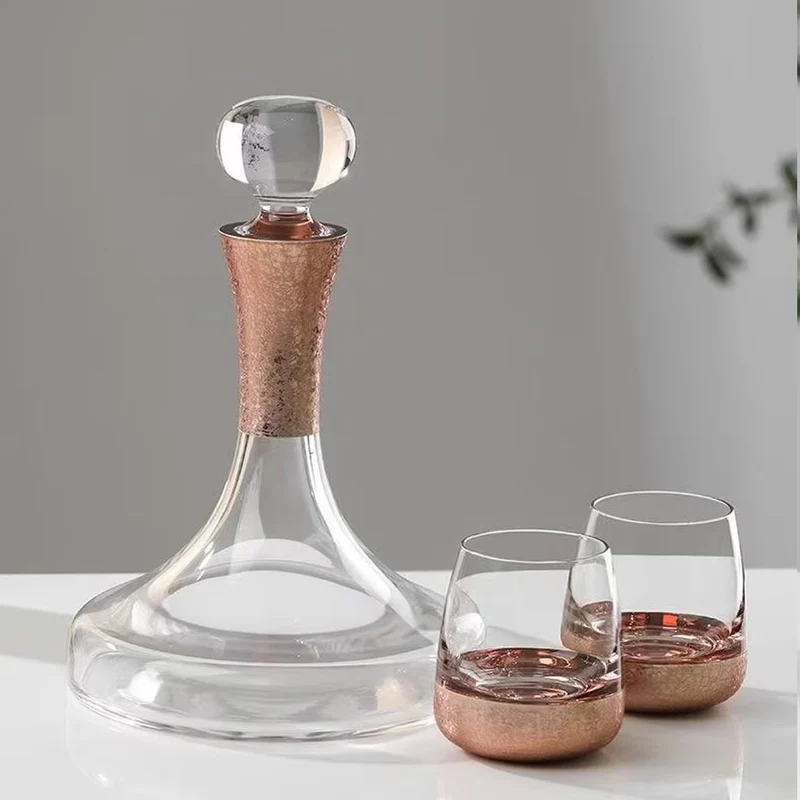 Elegantly gestaltetes Glaskaraffen-Set