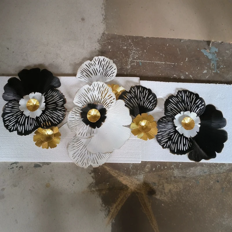 Künstlerische florale Metallwandskulptur Karnz 1789208526