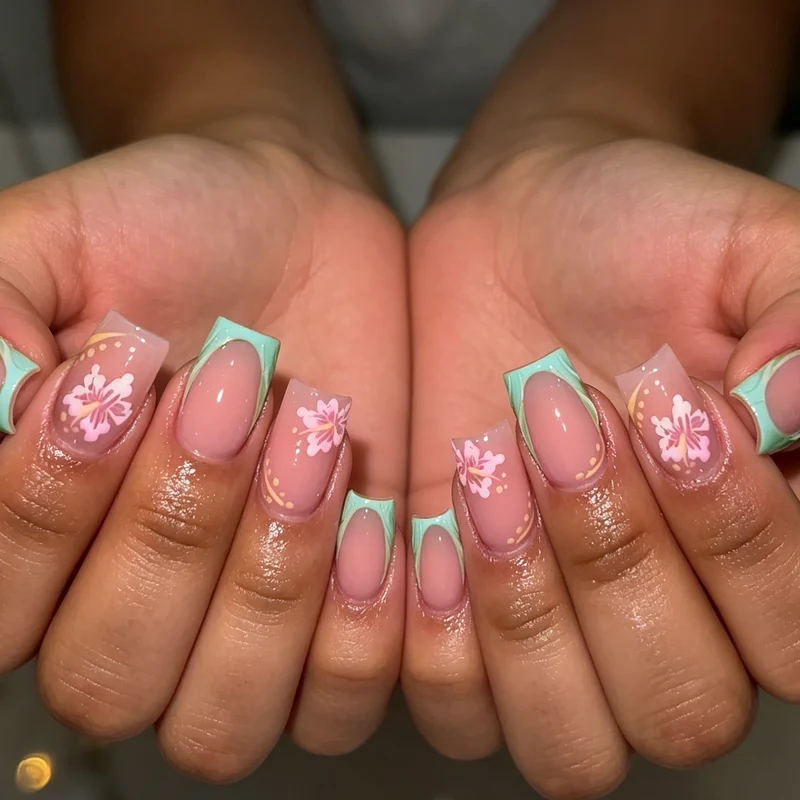 Dekorative florale Press-On-Nagelkunst Karnz