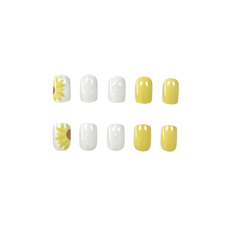 Kreatives florales Nagelkunst-Design Karnz