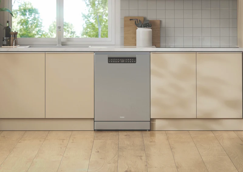 Haier 600 Series Freestanding Dishwasher, Steam, Dual Power Spray Arm, Satina