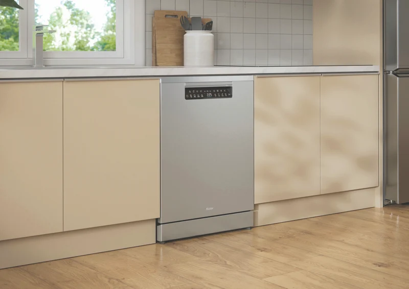 Haier 600 Series Freestanding Dishwasher, Steam, Dual Power Spray Arm, Satina