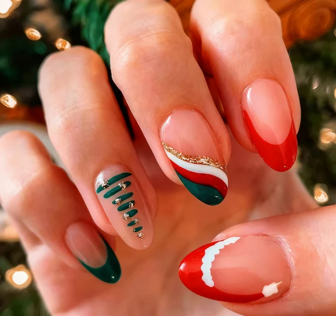 Künstlerische Feiertags-Nagelkunst-Verstärkungen Karnz