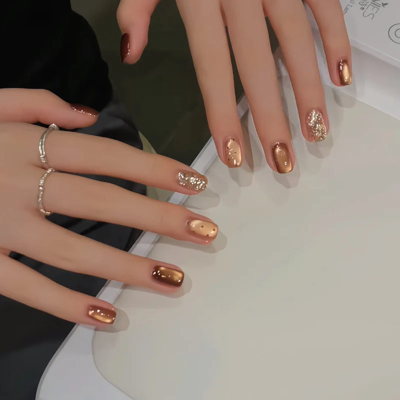 Künstlerisches Herzmuster Nagelkunstverlängerungen Karnz