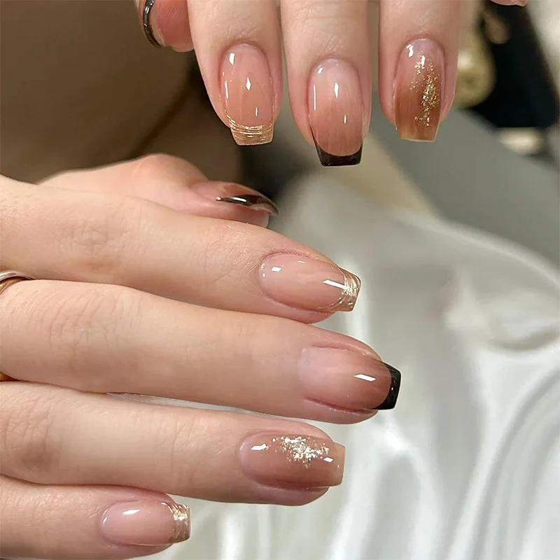 Künstlerisches Herzmuster Nagelkunstverlängerungen Karnz