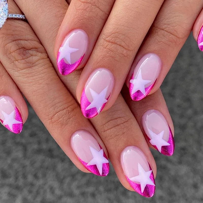Künstlerisches mit Sternen verziertes Nageldesign Karnz