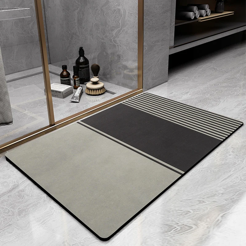 Plüsch-Mikrofaser-Badematte mit elegantem Streifenmuster