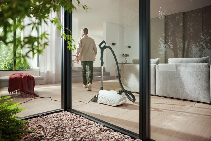 Miele Guard L1 Cat & Dog Bagged Vacuum Obsidian Black