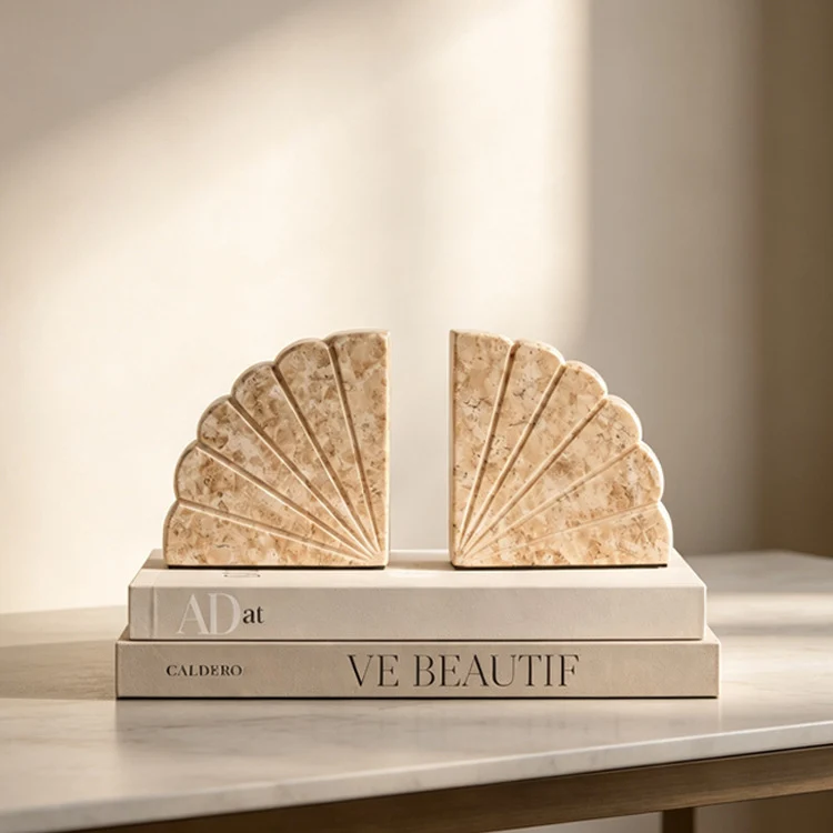 Elegante dekorative Buchstützen