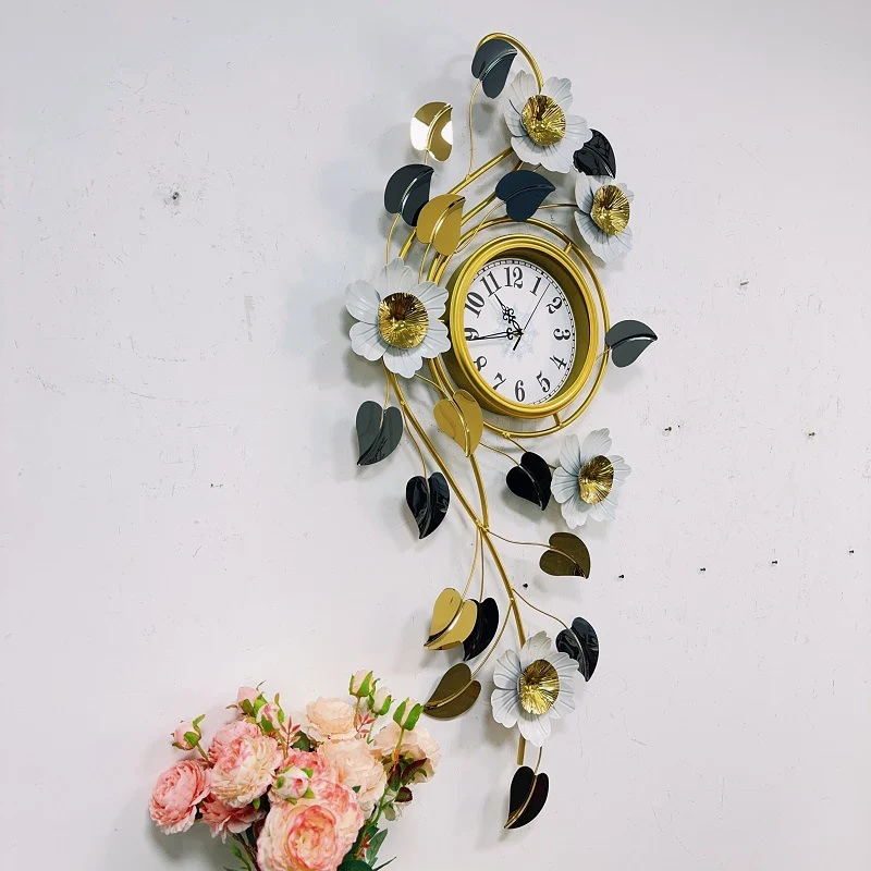 Floral Wanduhr Kunst mit elegantem Metallrahmen Karnz