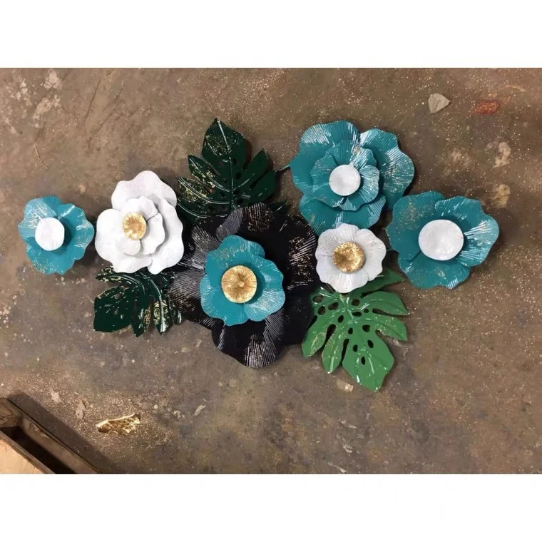 Florale Metallwandskulptur Karnz