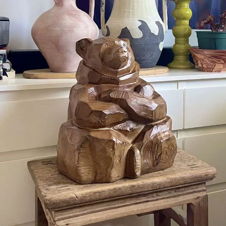 Handgefertigte Holzbären-Skulptur