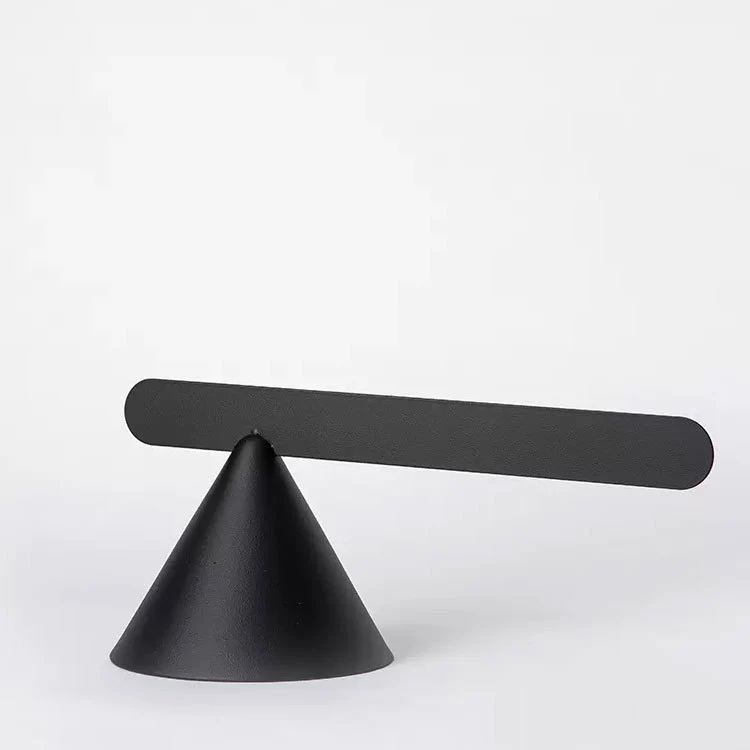 Zeitgenössische geometrische Tischskulptur