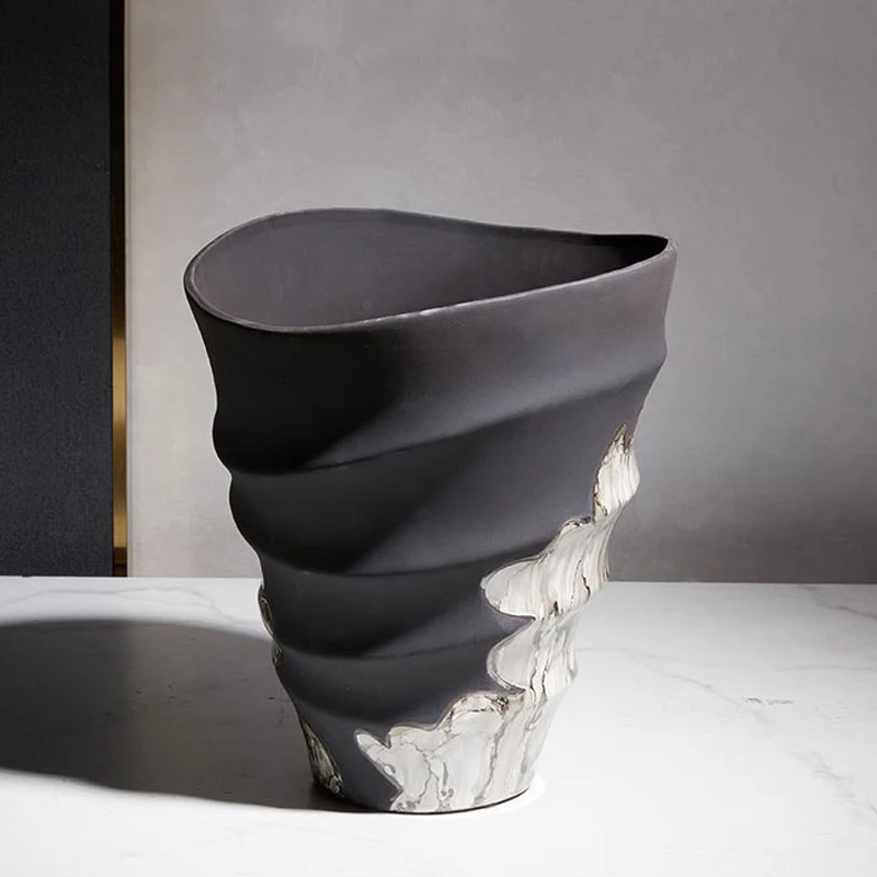 Zeitgenössische geometrische dekorative Vase