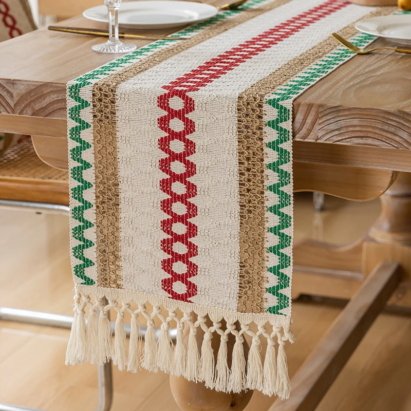 Handgewebter Baumwoll-Tischläufer mit rotem geometrischen Herzstreifen und geknotetem Fransenbesatz