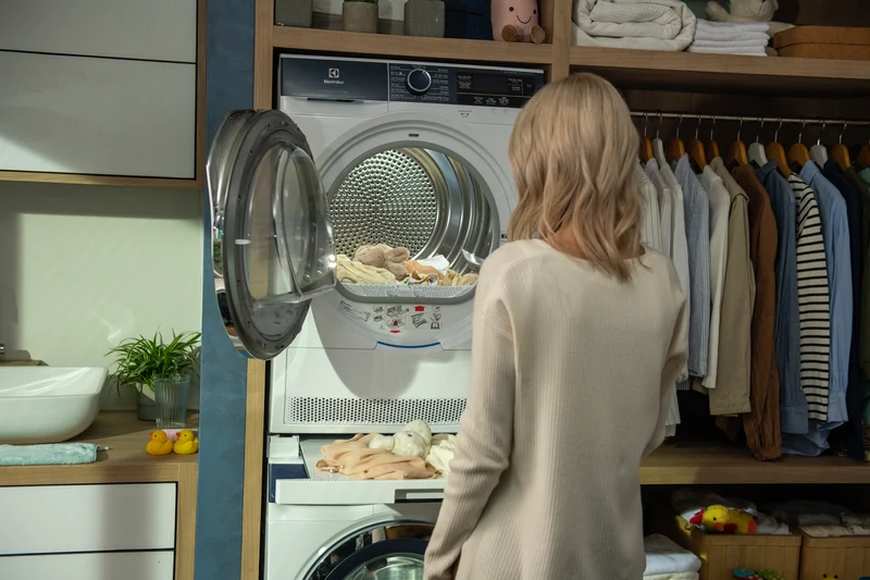 Electrolux Laundry Stacking Kit - Dark