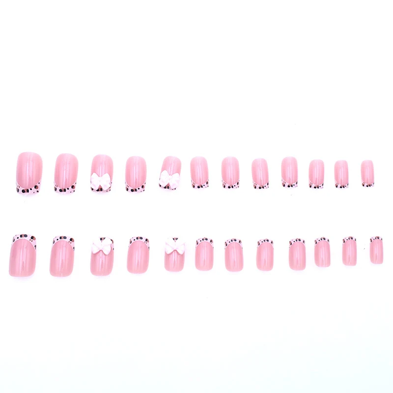 Blumenmuster-Nagelkunst Karnz