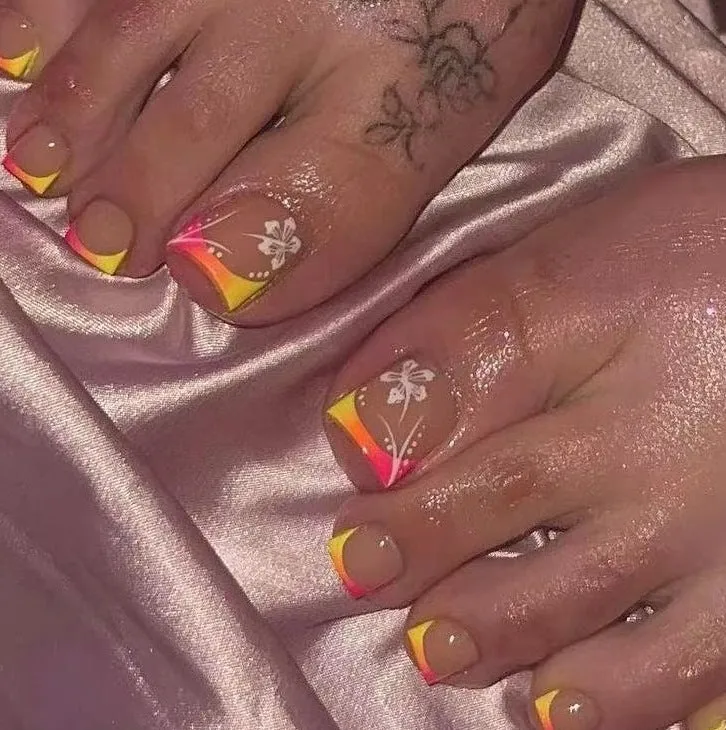 Florales Nageldesign Verbesserungen Karnz
