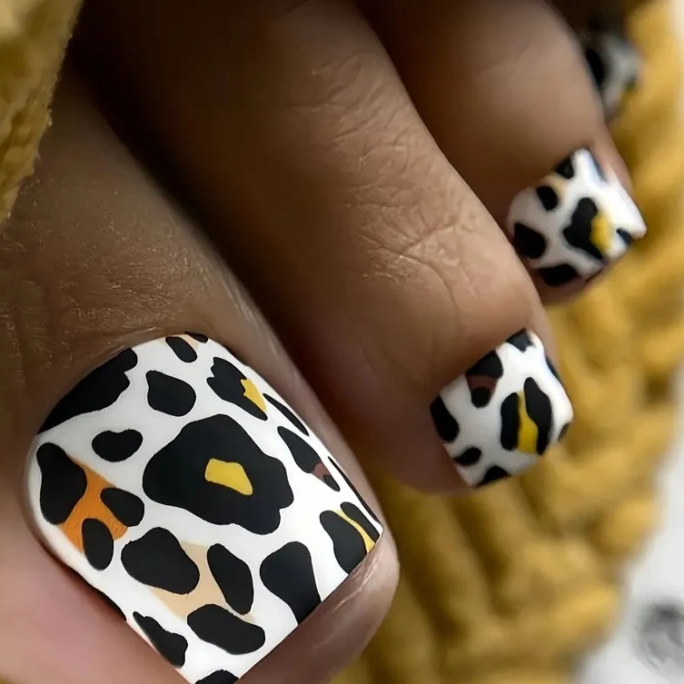 Florales Nageldesign Verbesserungen Karnz