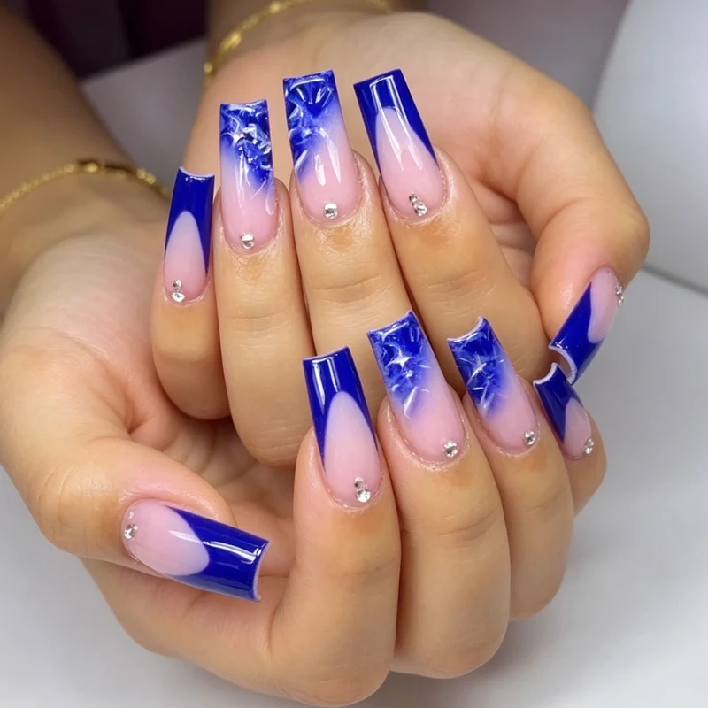 Glamouröse Acryl-Nagelkunst Karnz
