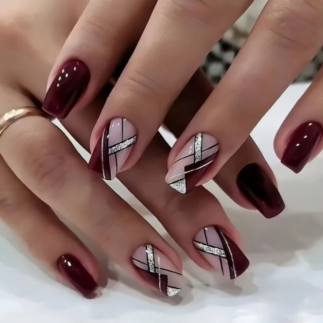 Geometrisches Nagelkunstdesign Karnz