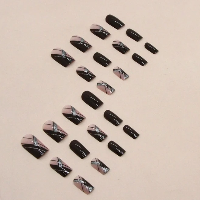Geometrisches Nagelkunstdesign Karnz
