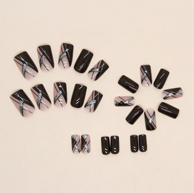 Geometrisches Nagelkunstdesign Karnz