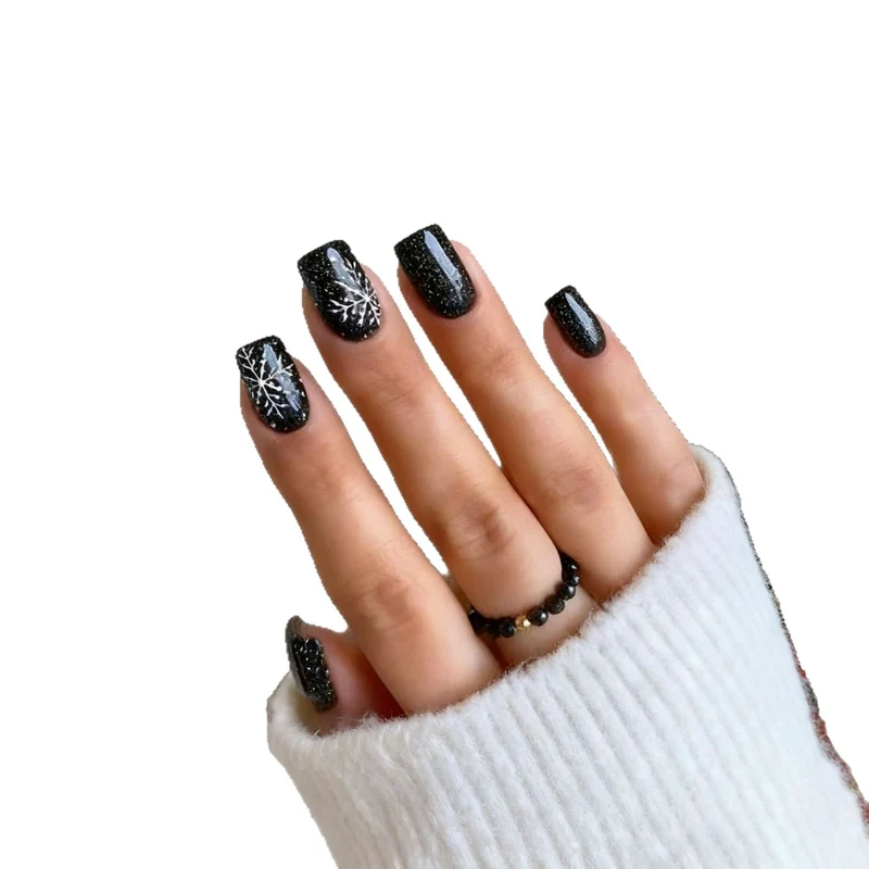 Festliche Winter-Nagelkunst Karnz
