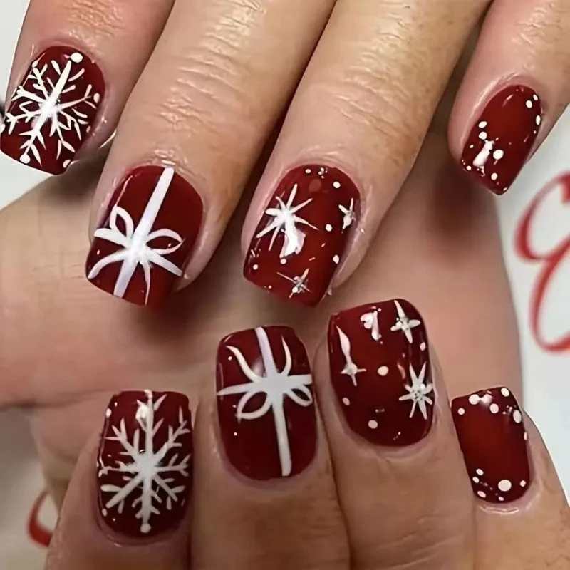 Festliche Winter-Nagelkunst Karnz