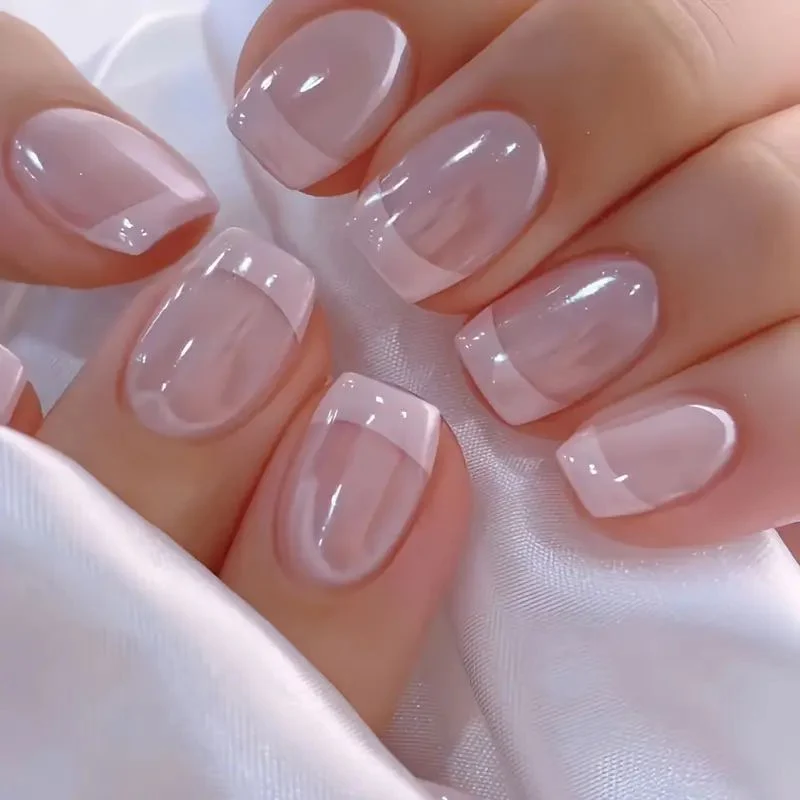 Elegante französische Tipp-Nagelerweiterungen Karnz