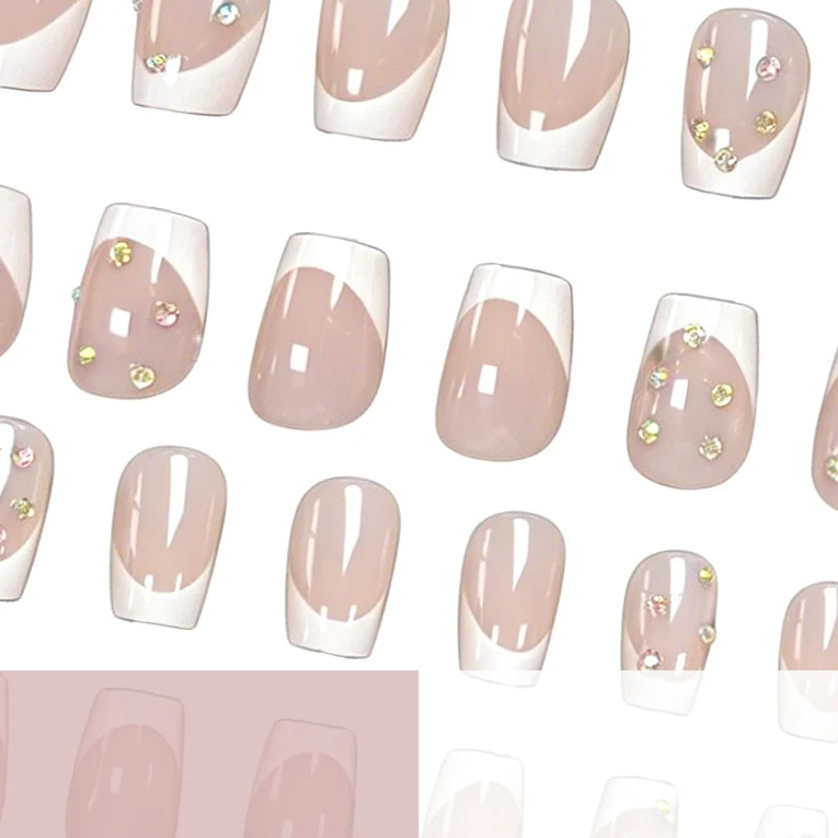 Elegante French Tip Nagelkunst-Verstärkungen mit Edelsteinakzenten Karnz