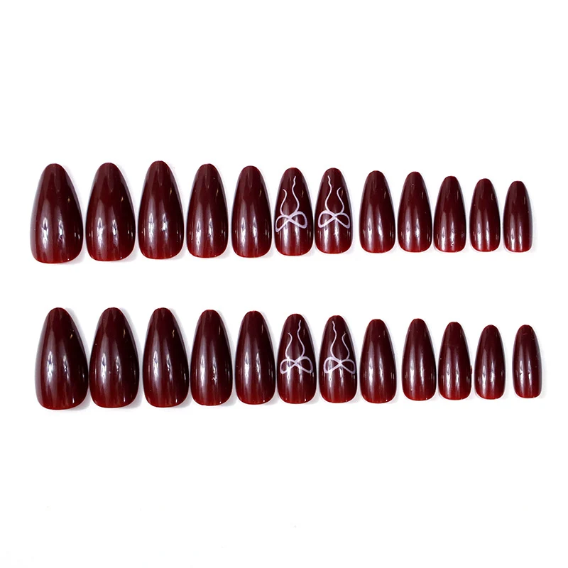 Elegante Stiletto Nagelkunst Karnz
