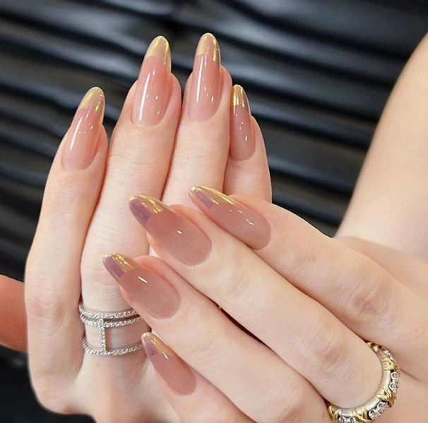 Elegante Stiletto-Acryl-Nagelverlängerungen Karnz