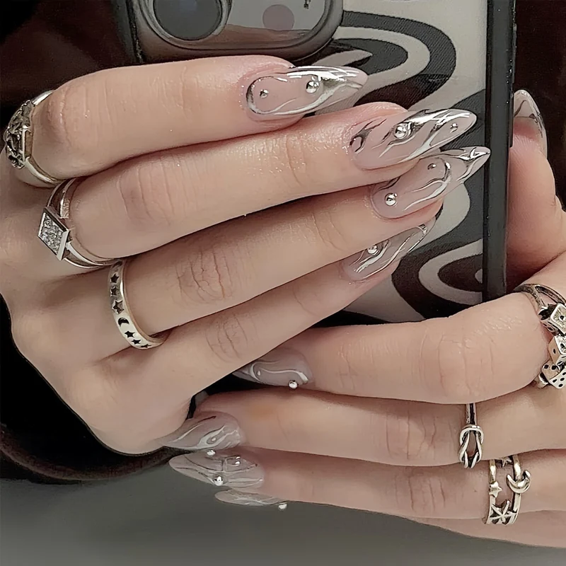 Elegante Nagelkunstverlängerungen Karnz