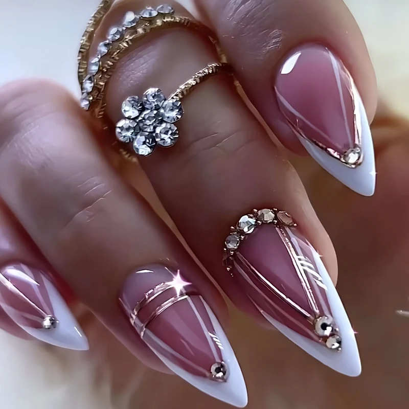 Elegante Nagelkunstverlängerungen Karnz