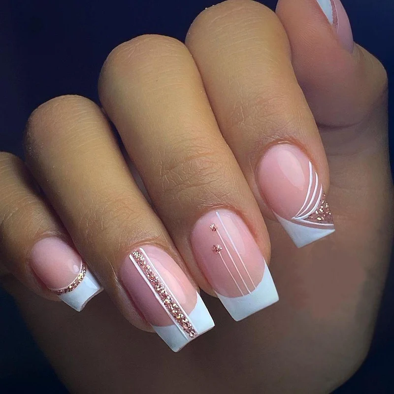 Elegante französische Tipp Acryl Nagelkunst Karnz