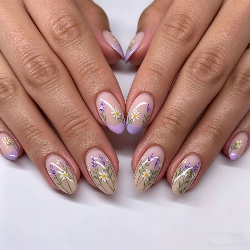 Elegante florale Gel-Nagelerweiterungen Karnz
