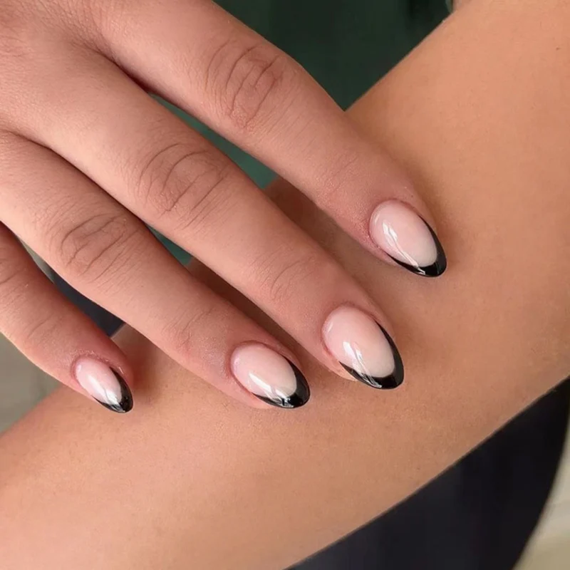 Elegante mandelförmige Nail Art Verbesserungen Karnz