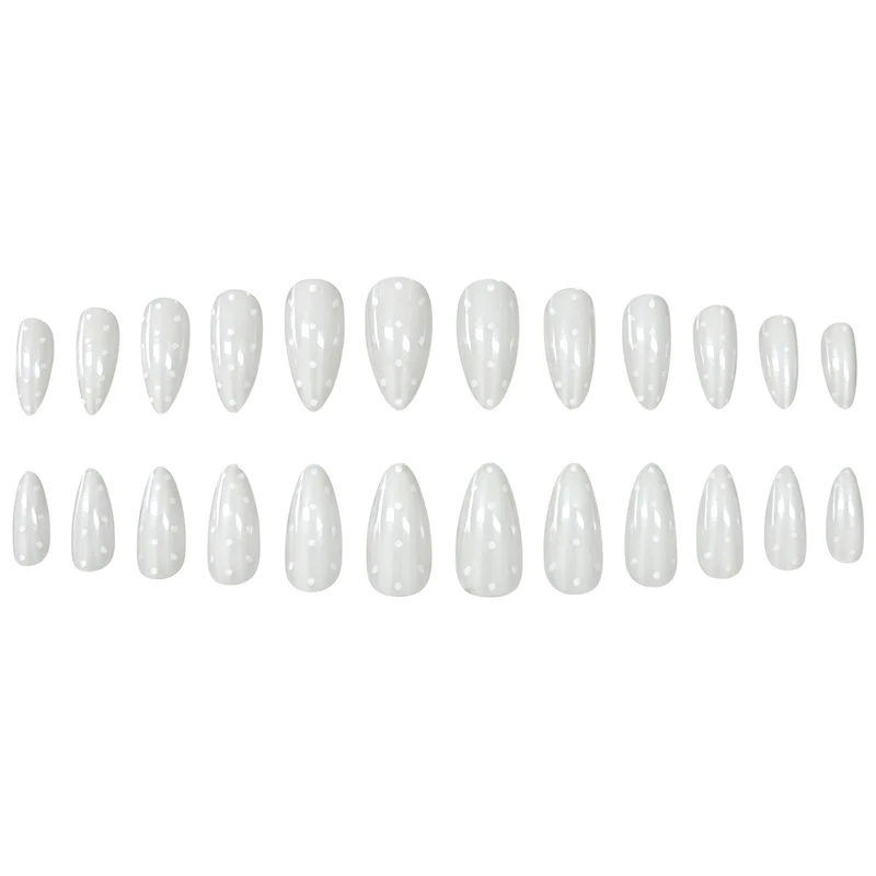 Elegante mandelförmige Nagelkunst Karnz