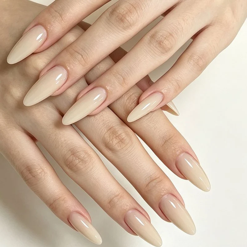 Elegante mandelförmige Acryl-Nagelerweiterungen Karnz