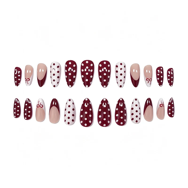 Elegantes Mandeln Cupcake Nageldesign Karnz